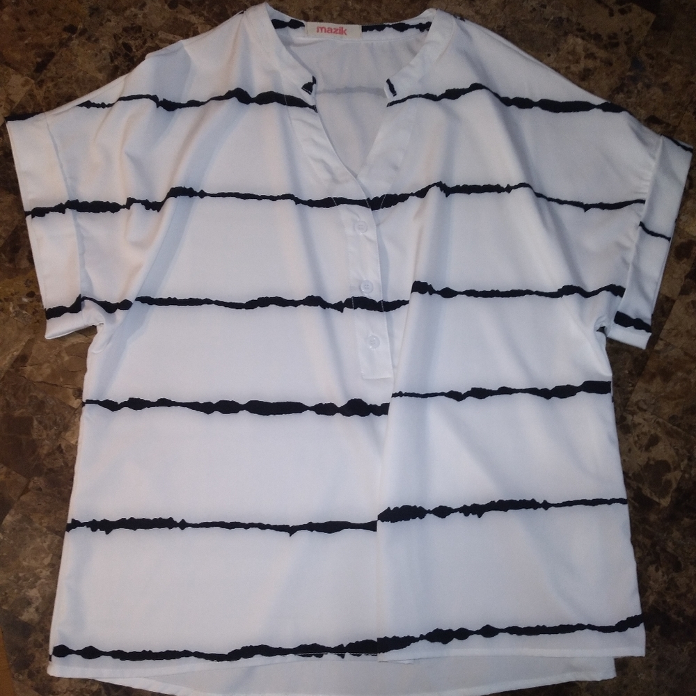 Womens Mazik blouse size medium NWOT